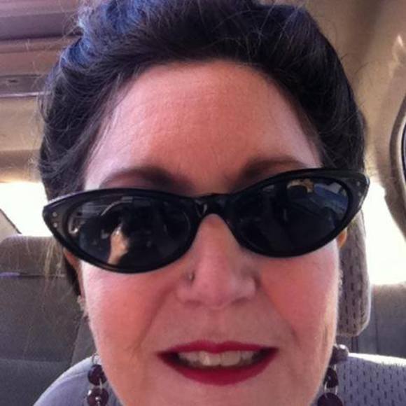 Meet your Posher, Cynthia - Picture 1 of 1